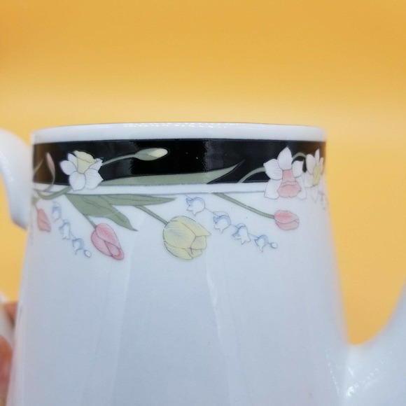 Crown Ming Michelle Teapot Tea Pot daffodils tulip - Picture 12 of 12